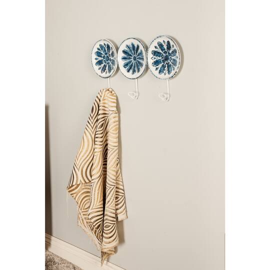 White Metal Farmhouse Wall Hook, 11" x 22" x 2"